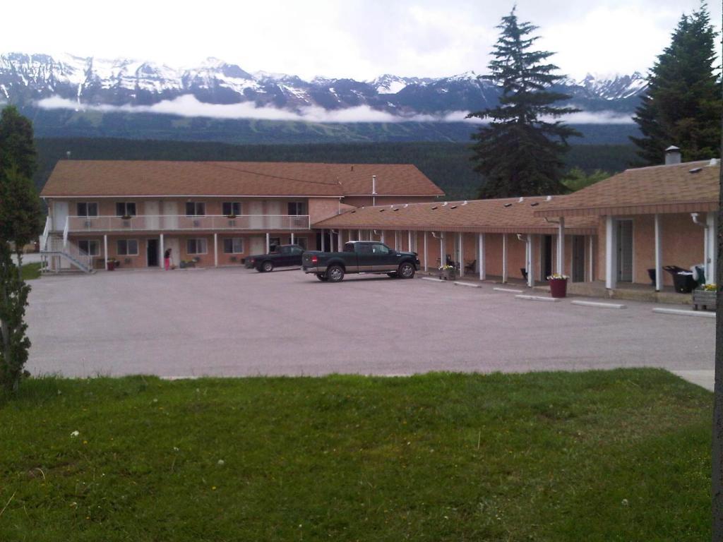 Selkirk Inn Golden Exteriér fotografie