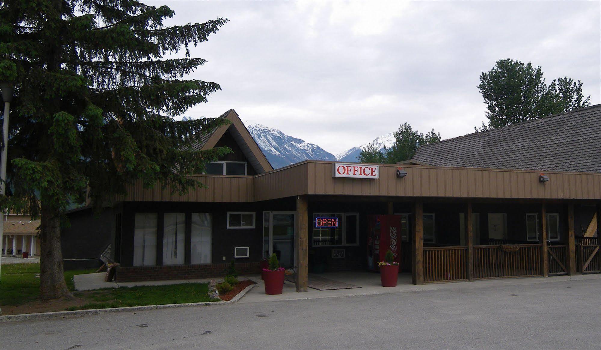 Selkirk Inn Golden Exteriér fotografie